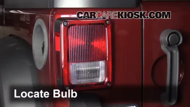 2010 Jeep Wrangler Unlimited X 3.8L V6 Éclairage Feux de marche arrière (remplacer une ampoule)